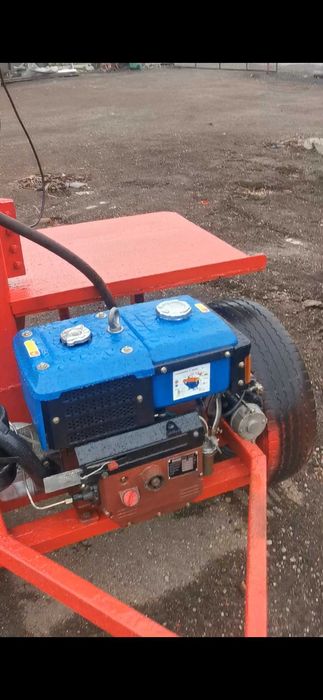 Spărgător de lemne motor diesel