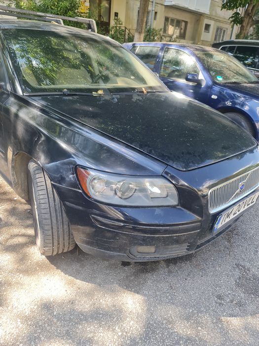 Vind mașina volvo ieftin defecta