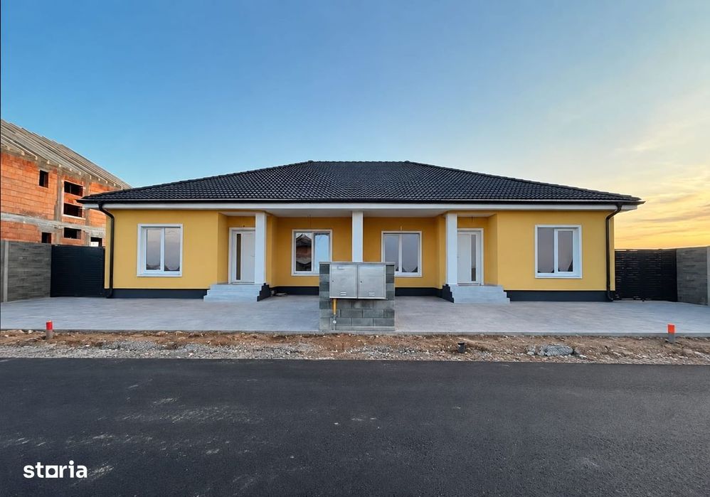 Casa tip duplex de vanzare cu 5 camere si curte la Sanandrei