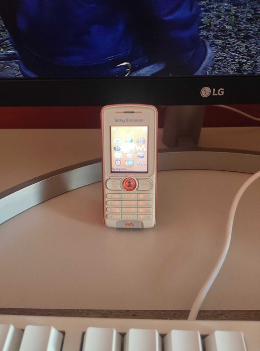 Sony Ericsson W200i