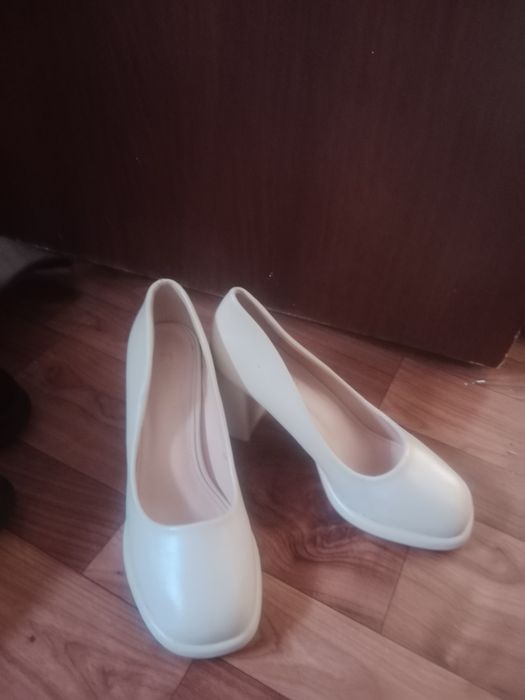продам женский туфли