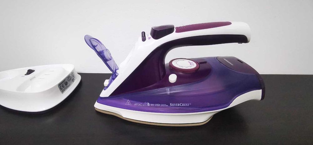 Fier de calcat cu abur Silvercrest fara fir 360° orizontal si vertical