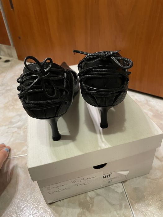 Дамски обувки на ток от естествена кожа