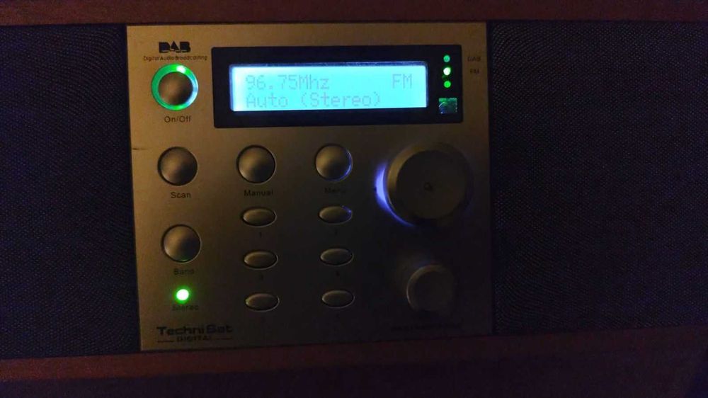 Radio digital TehniSat cu DAB - incinta de lemn !