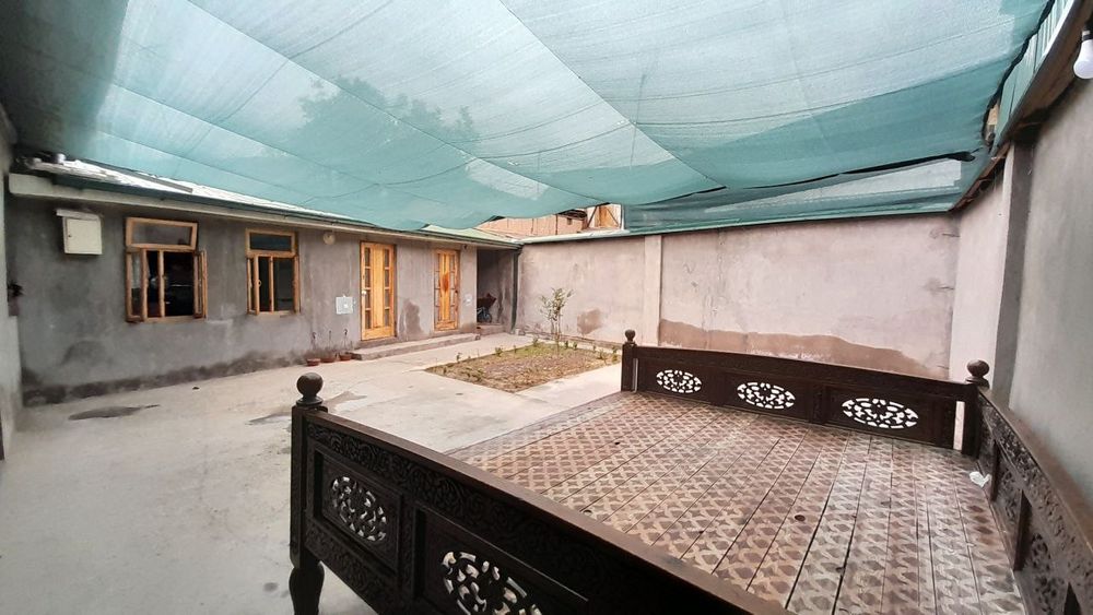 Чорсу Фаробий кўчада 2 хоналик уй