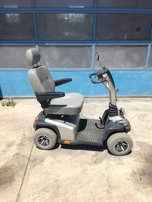 Cărucior scuter electric pentru persoane cu dizabilități sau bătrâni