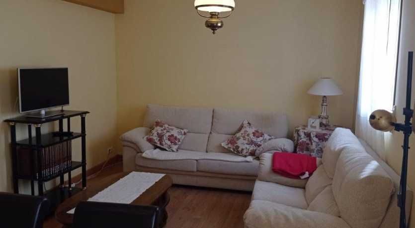 Дава се под наем Двустаен апартамент в Пловдив, Гагарин - 76 кв.м за 255 € - Снимка #2