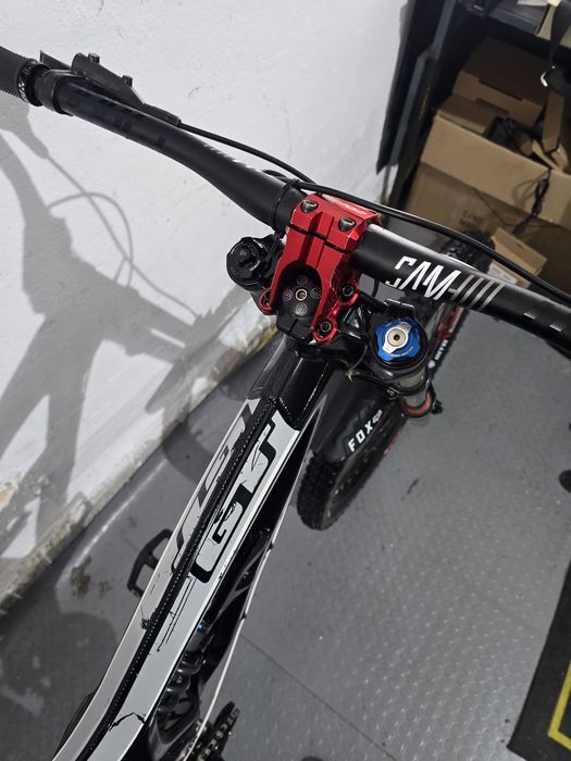 Downhill, колело за спускане GT Fury, fox,RockShox Boxxer