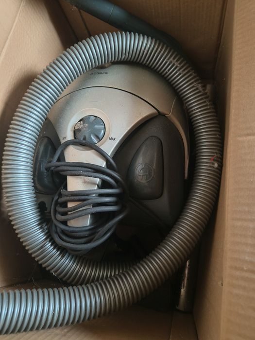 Aspirator fără sac- 700W, marca Bluesky