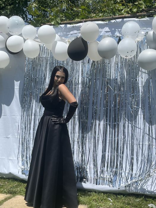 Бална рокля носена веднъж и веднага през химическо. Шита по поръчка.