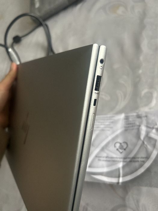 HP EliteBook i5 13-avlod | 16GB RAM | 512GB SSD | Touch | YANGI