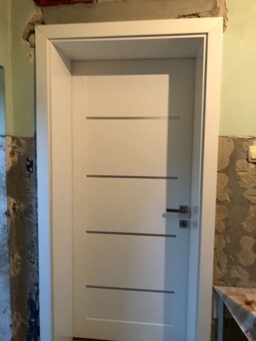 Usi din lemn masiv si mbf vopsite