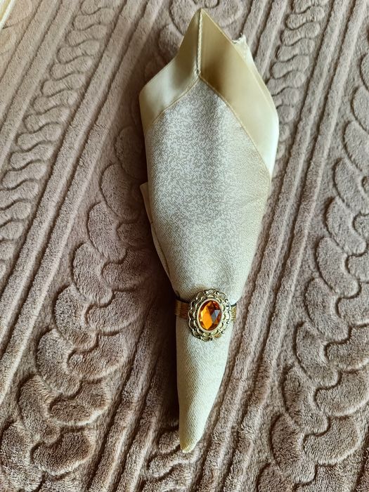 Сервировочные салфетки тканевые.