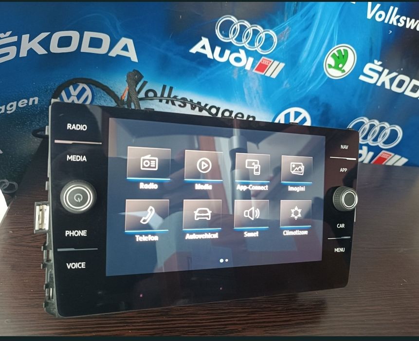 Vând display MIB2 Volkswagen cu montaj inclus – Passat B8 / Golf 7 / T