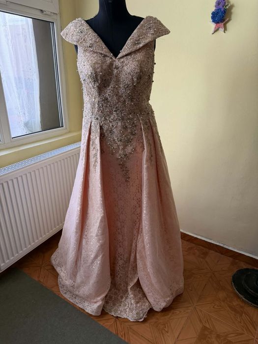 Официална рокля носена веднъж