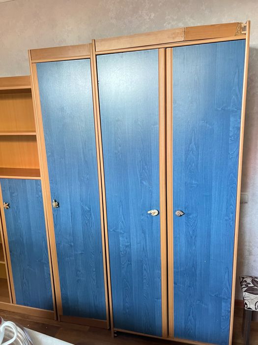 Продам спальный гарнитур цена за все 4