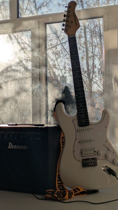 Продам электро гитару Rockdale