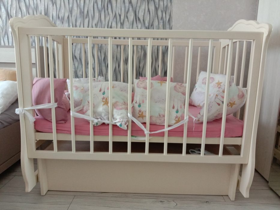 Детская кроватка с матрацем