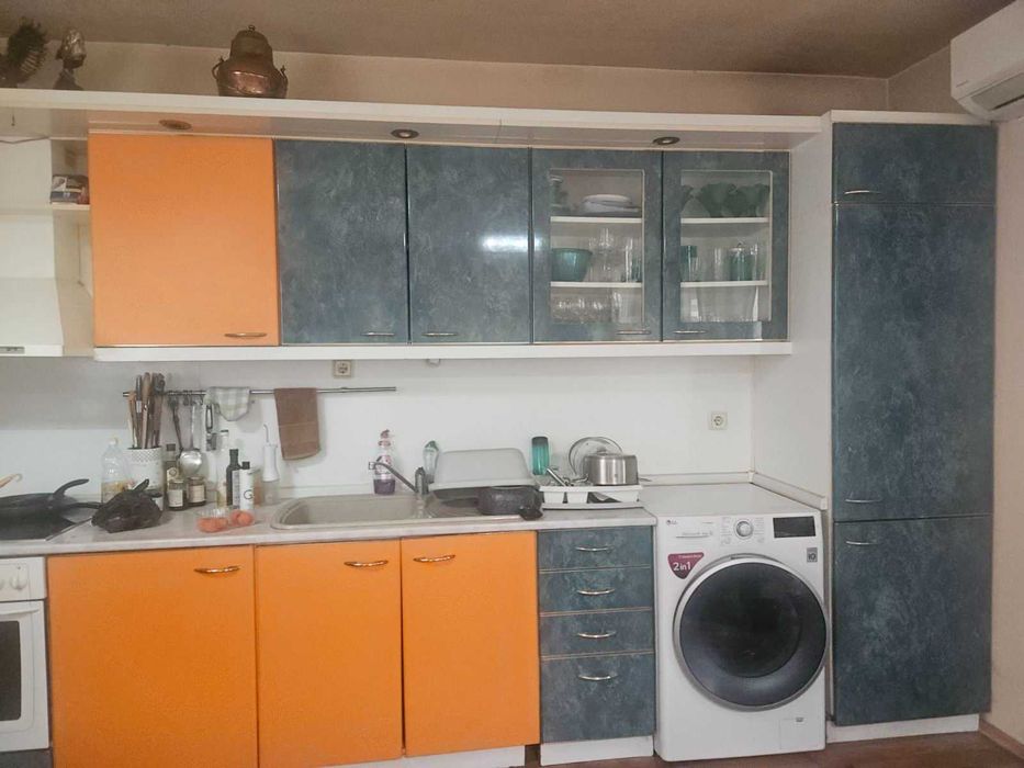 продавам кухня, долни и  горни шкафове