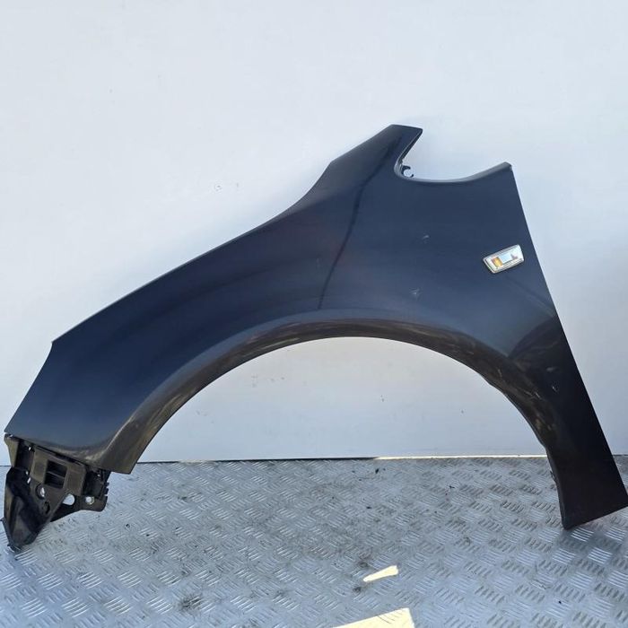 Aripa fata stanga neagra Opel Astra J GTC