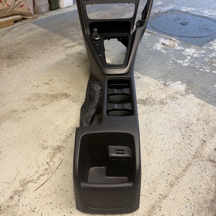 Consola centrala Ford Focus 3 2011-2018