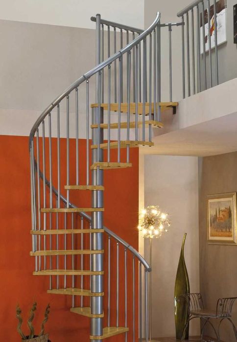 Scara spirala Kappa ,Sigma de interior cu elemente metalice si fag