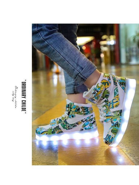 Детские кроссовки