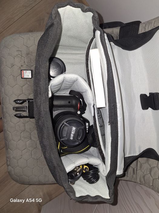 Фотоапарат Nikon D3300 пълен комплект с чанта