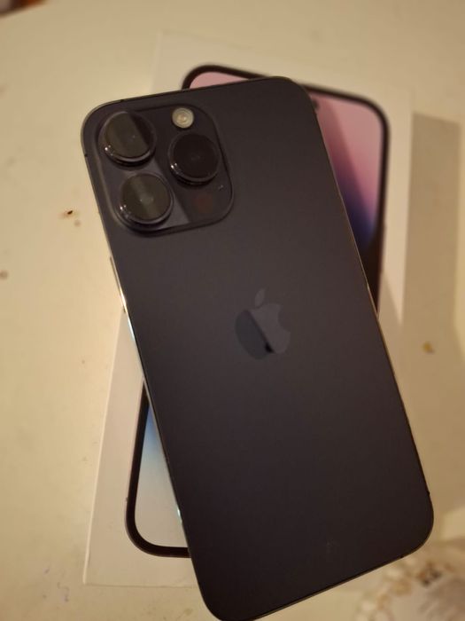 Срочно продам Айфон 14 про мах