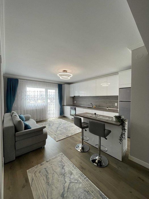 Proprietar, închiriez apartament 2 camere, etaj 1,loc parcare si balcon.