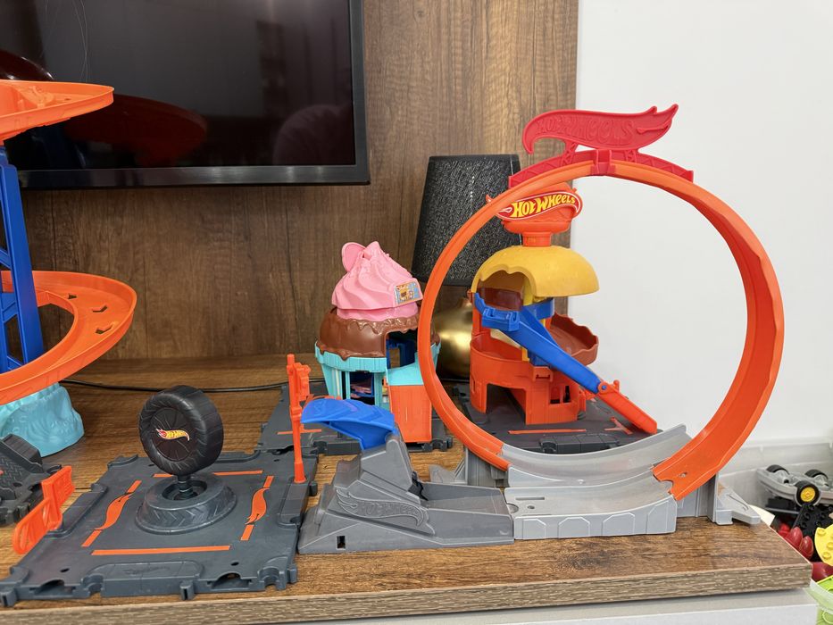 Продам 12 наборов hotweels ( хотвилс)