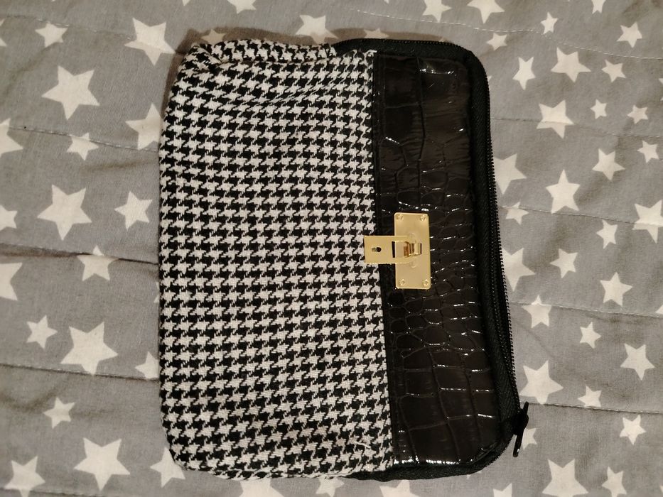 Дамски несесери и портмонета