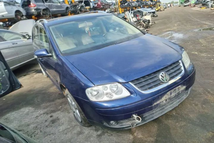 bara fata spate armatura grila capota trager calandru haion far stanga dreapta VW Touran 2004  motor 2.0tdi AZV  dezmembre