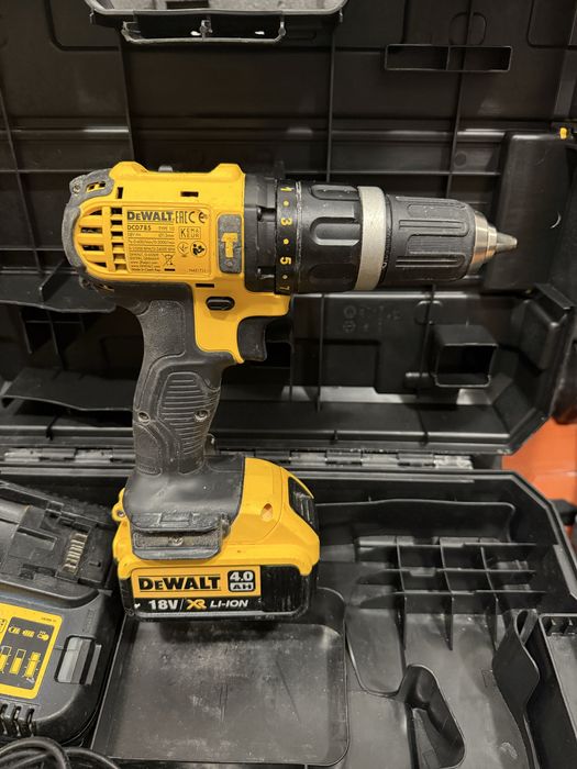 Винтоверт Dewalt DCD785