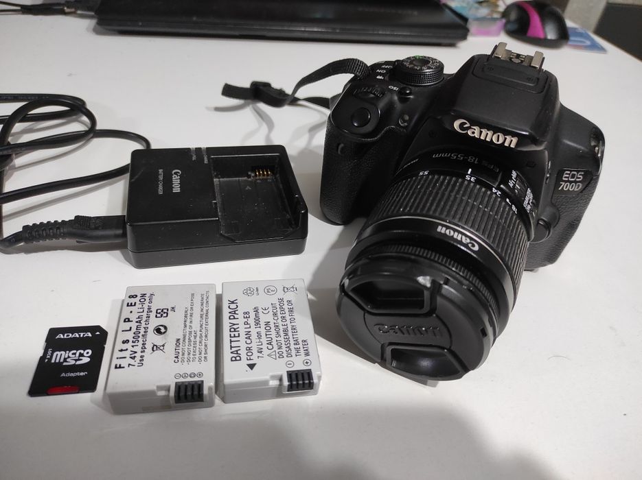 Продам фотоаппарат canon 700D