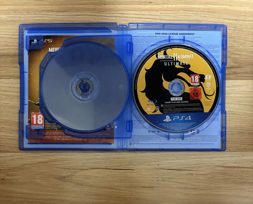 Игри за ps4 няма проблем с дисковете и няма скъсани калъфки за дисковете