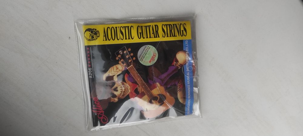 Струны на гитару акустическую