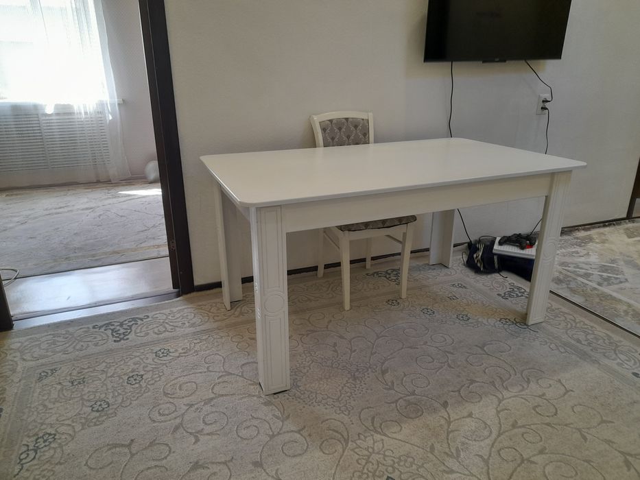 Продаётся  стол гостиной