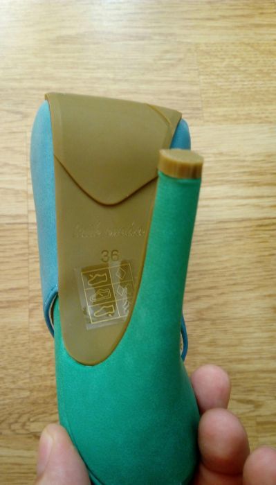 Pantof-sanda cu toc, marimea 36. Noi. Fara uzura