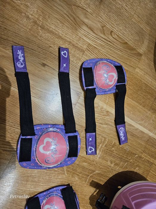 Детска каска за колоездене + наколенки