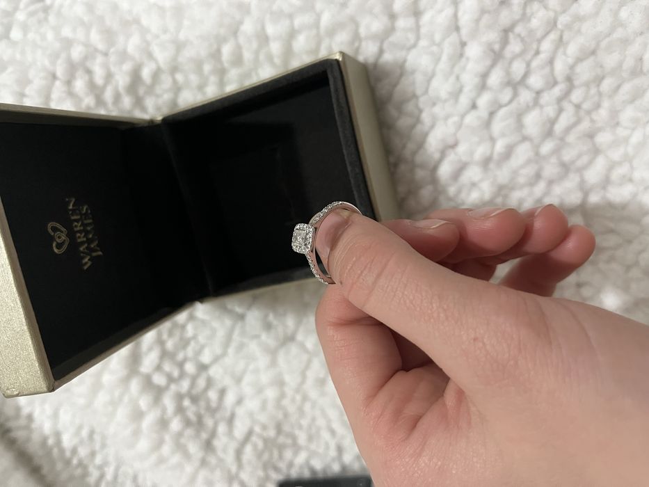 Inel de logodna cu diamante  aur alb  9k marime 55