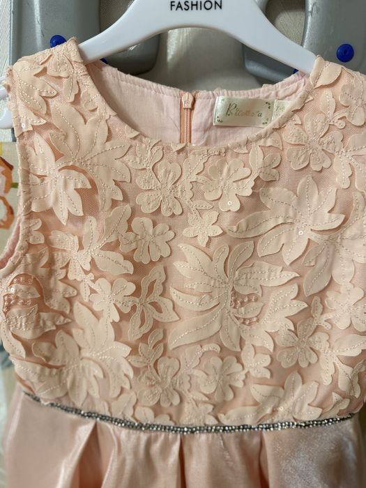 Продам нарядное платье.