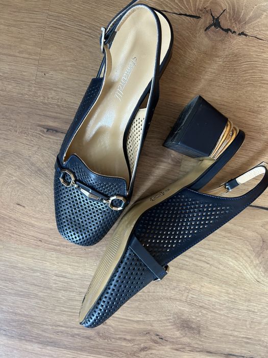 Дамски сини сандали от естествена кожа