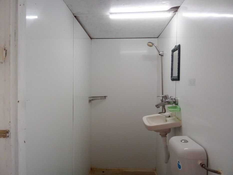 Продавам обз. каравана с веранда до плаж в Кариани. 8000 евро.