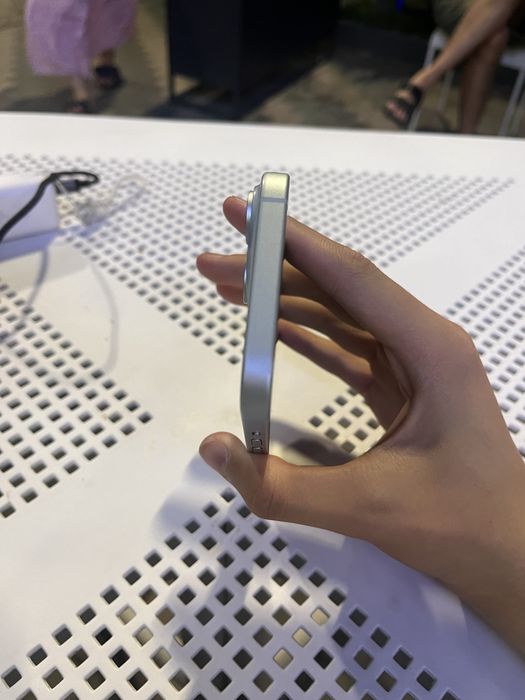 Продам Iphone 15 256gb