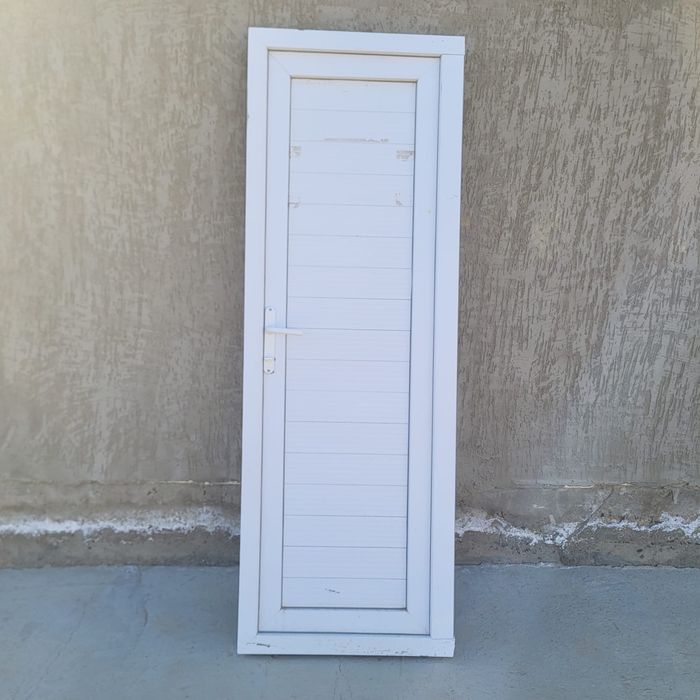 Пластиковые дверьи