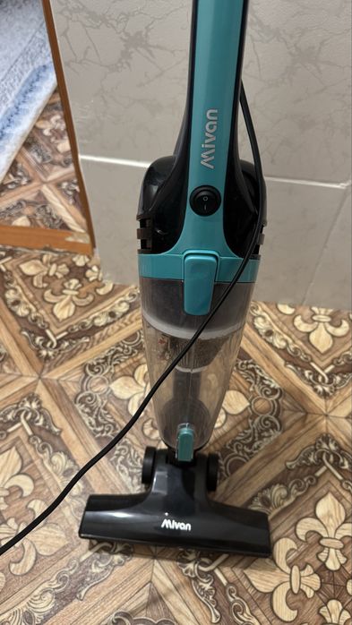 Продам вертикальный пылесос 2 в 1