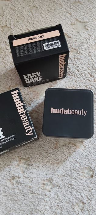 Pudra liberă de fixare Huda Beauty Easy Bake Loose Baking & Setting Po