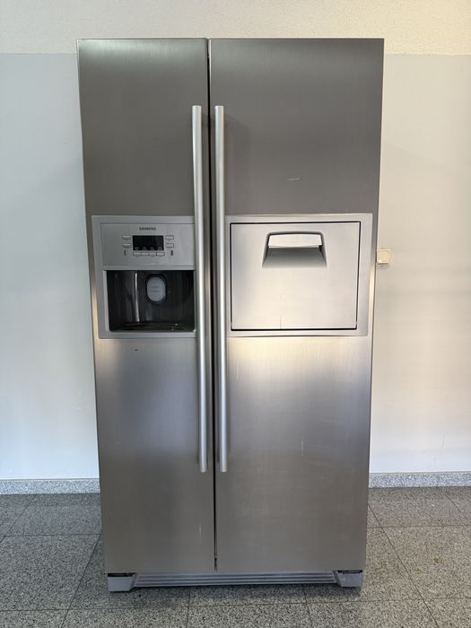 SIEMENS Side-by-Side хладилник с ледогенератор, диспенсър за вода и No Frost – инокс