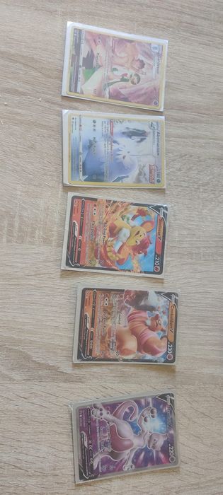 Vând carduri pokemon
